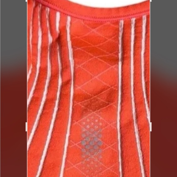 Athleta T shirt,  women Large . Coral,shirred sides , fitted , activewear, gym - Picture 14 of 14